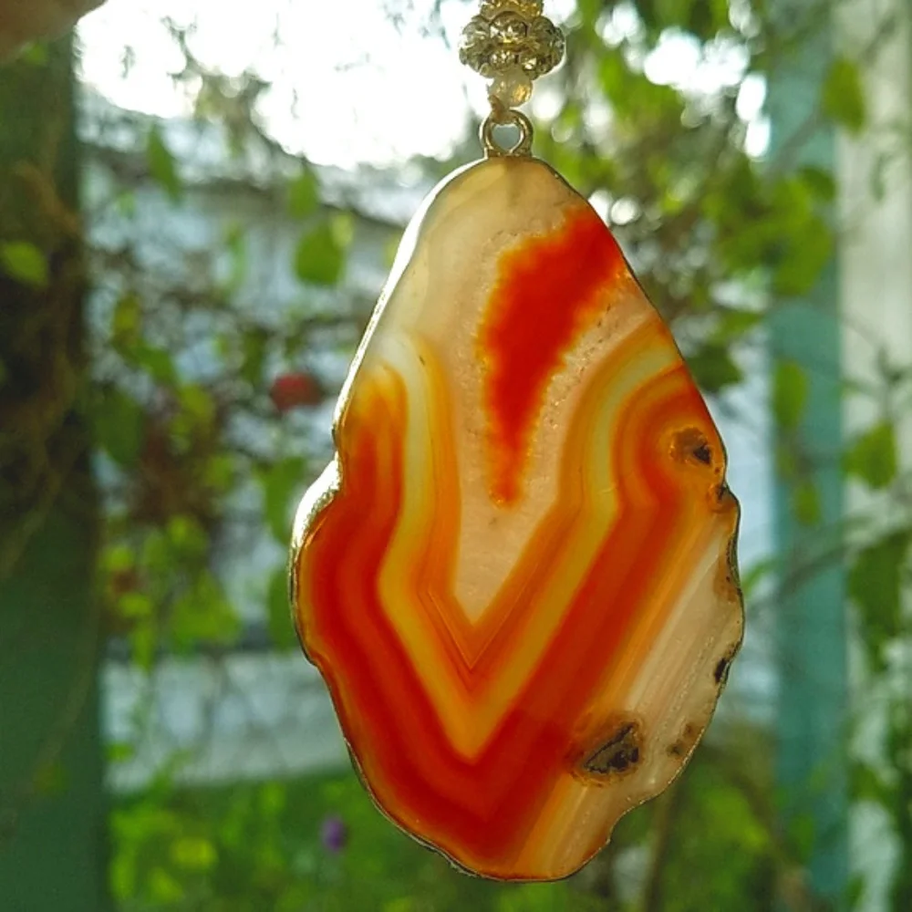 Stunning geode orange and white Agate necklace - Picture 1 of 7